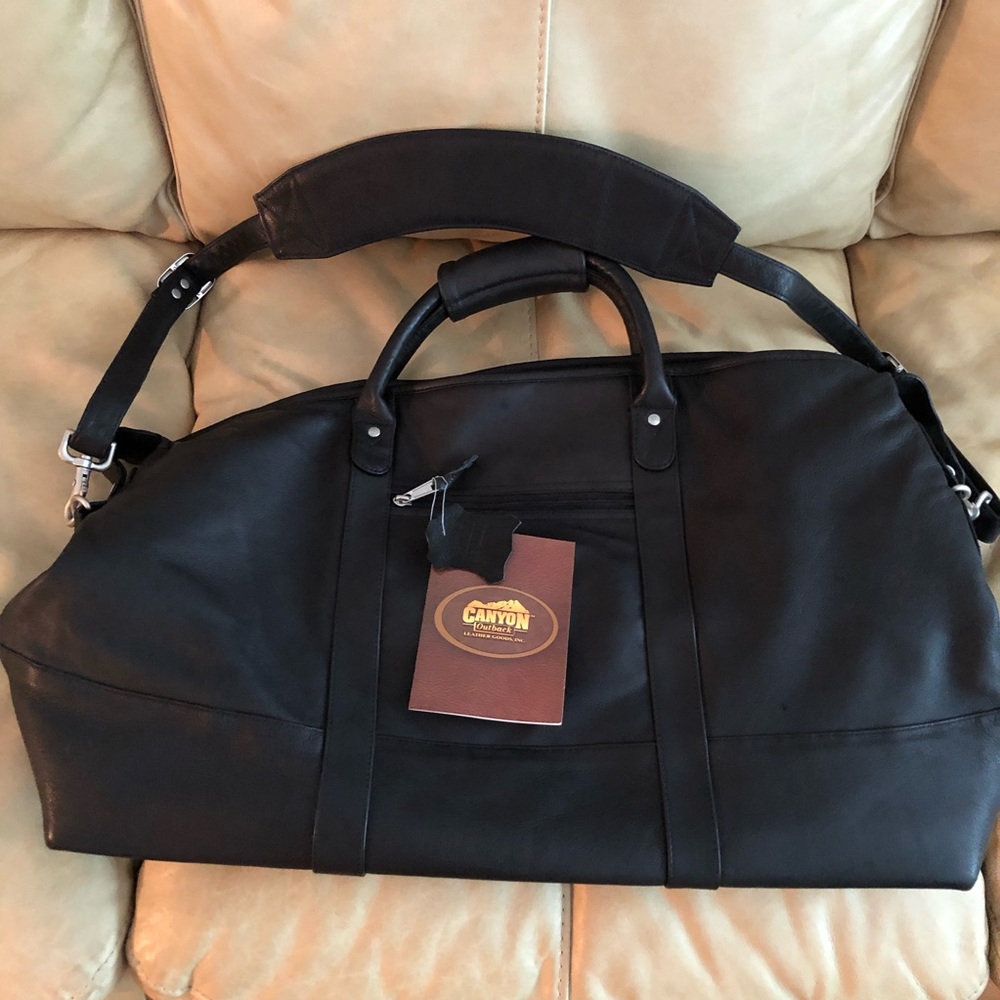 NWT Canyon Outback leather duffle